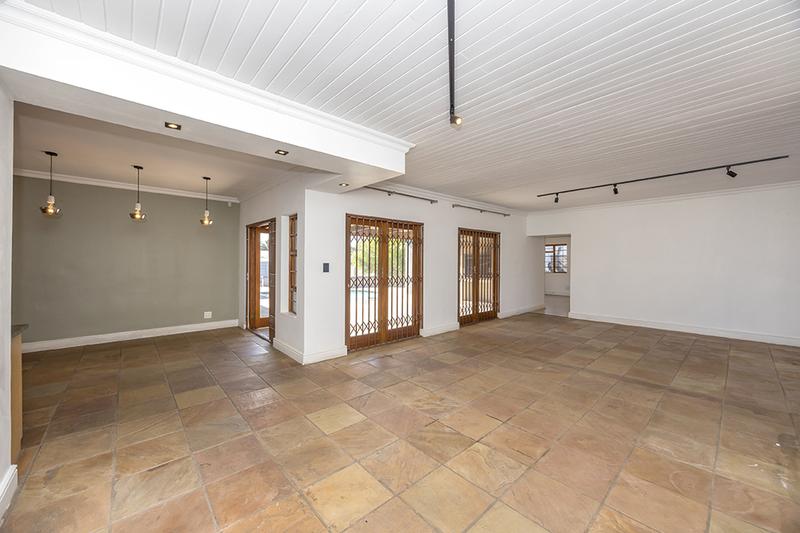 5 Bedroom Property for Sale in Bloubergrant Western Cape